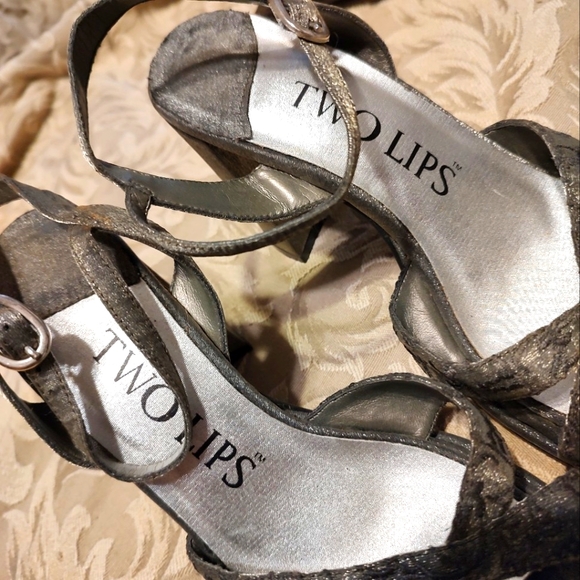 🩶 Awesome Vtg 90's Silver Metallic Floral Brocade Strappy Platform Heels - 7.5M - Picture 14 of 16